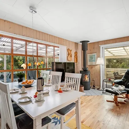 Adam - 1-6km From The Sea By Interhome *