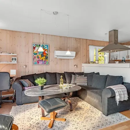 Adam - 1-6km From The Sea By Interhome